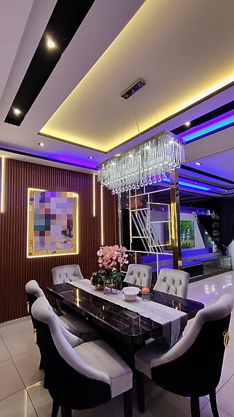 photo_6115928456668319853_y