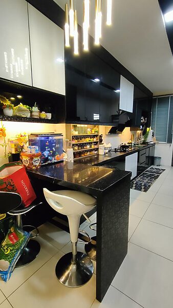 photo_6115928456668319856_y