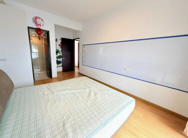 EBA0F8CD-18A8-46E5-8EF4-FFEE4832A5C2