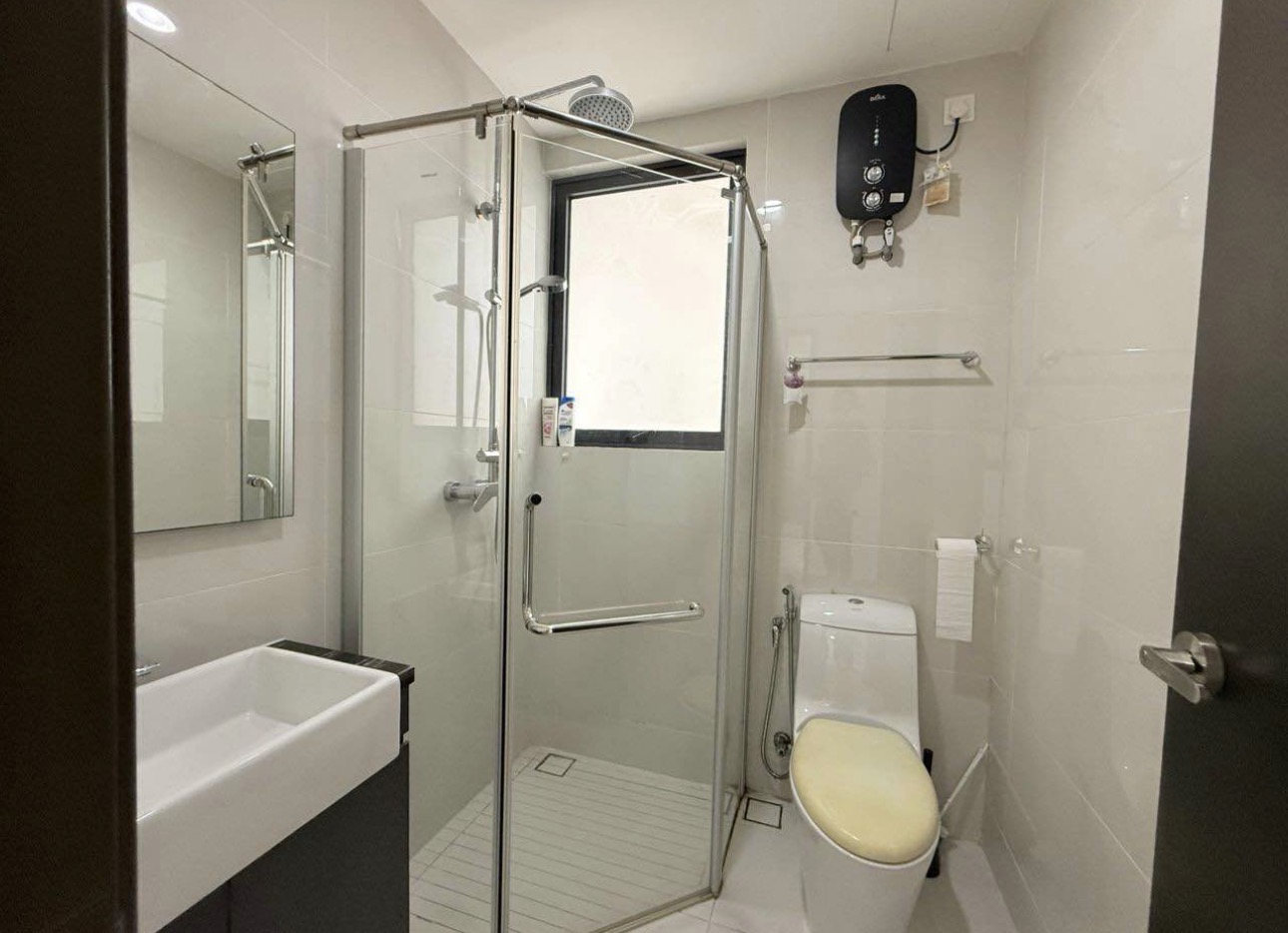 Fully Furnished Studio @ Continew Residence