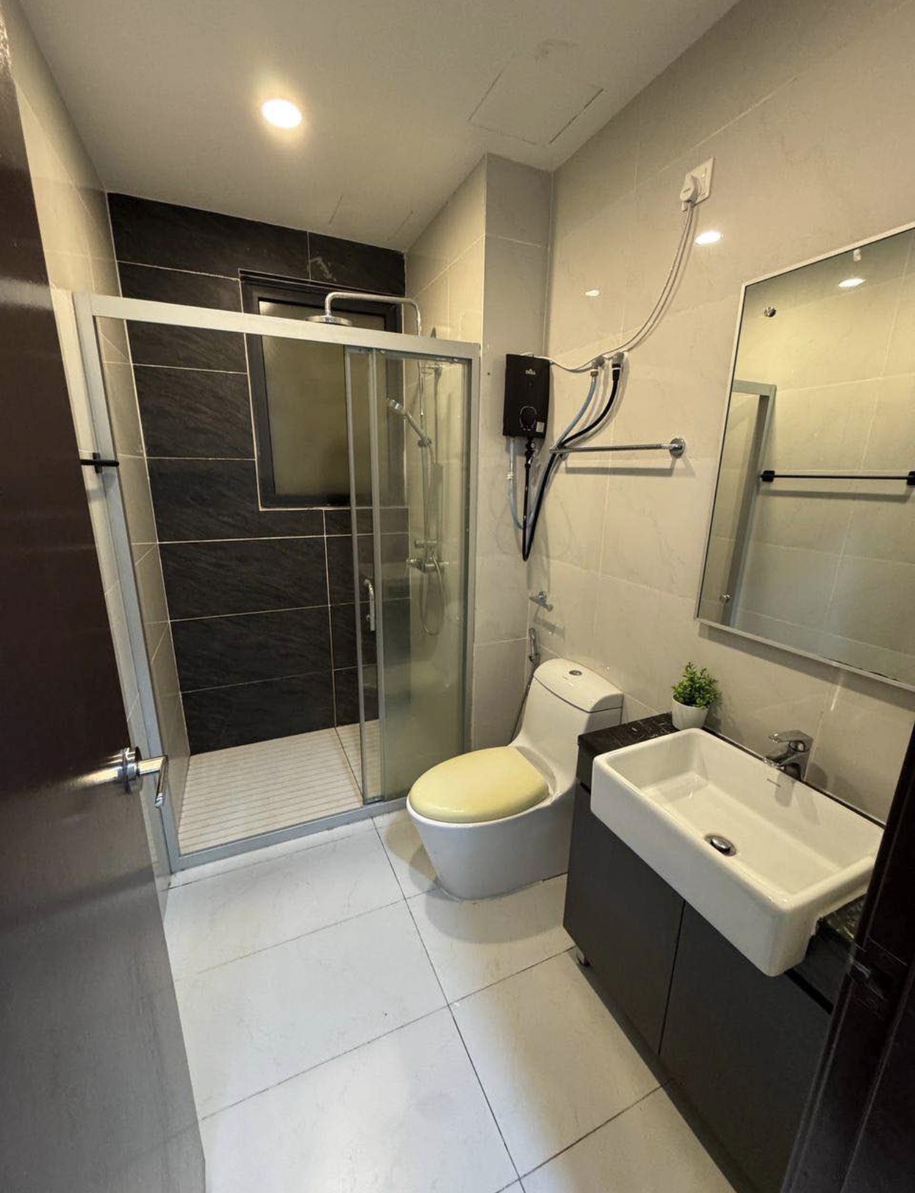 Well Furnished Studio @ Sky Peak Residences