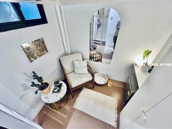 private studio available for rent at UNIV 360
