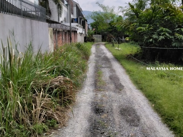 Land in Gombak