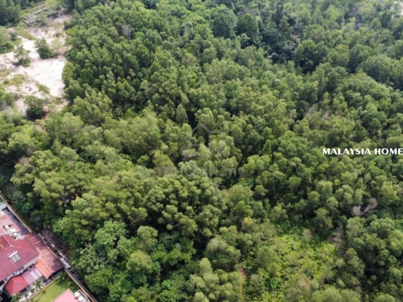 Land in Gombak