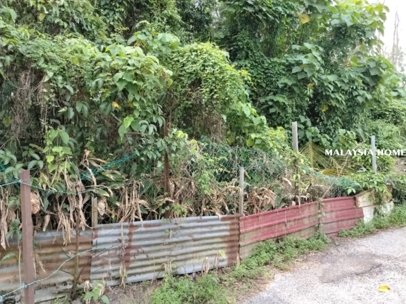 Land in Gombak