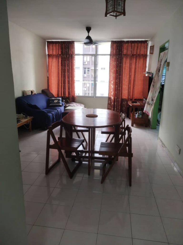 **CORNER UNIT-Taman Kristal (Block D) 3-Bedrooms Renovated 1-carpark