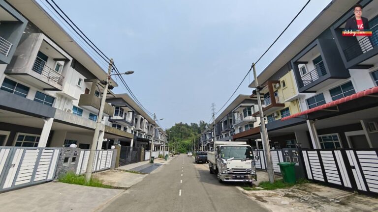Gayamas 118 | Triple Storey | Bare Condition | Below Market Value